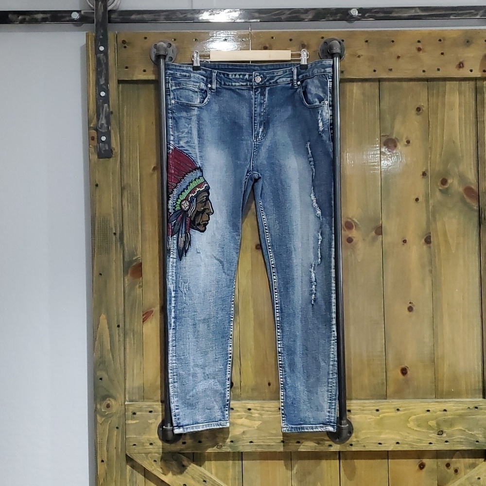 JEANS NATIVE AMERICAN EMBROIDERED RIPPED DISTRESSED Chief Head dress Drama